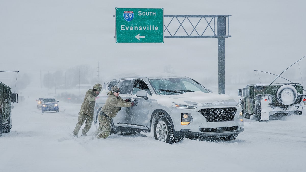 <div class="paragraphs"><p>US snow storm claims 30 lives. </p></div>