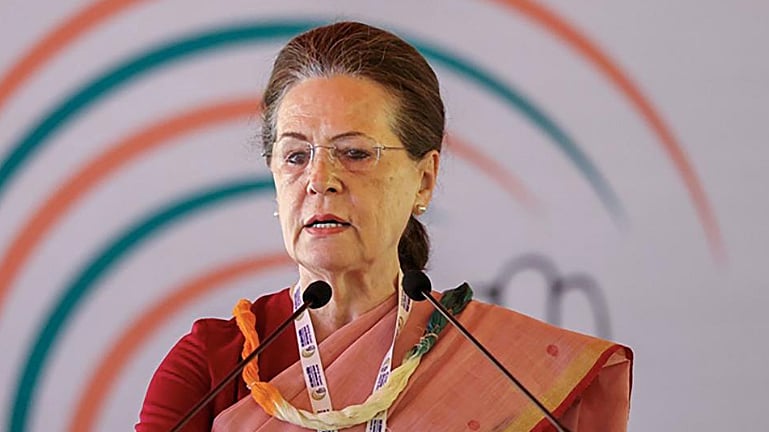 <div class="paragraphs"><p>'Silence is Abdication': Sonia Gandhi Questions PM's Silence on Iran</p></div>
