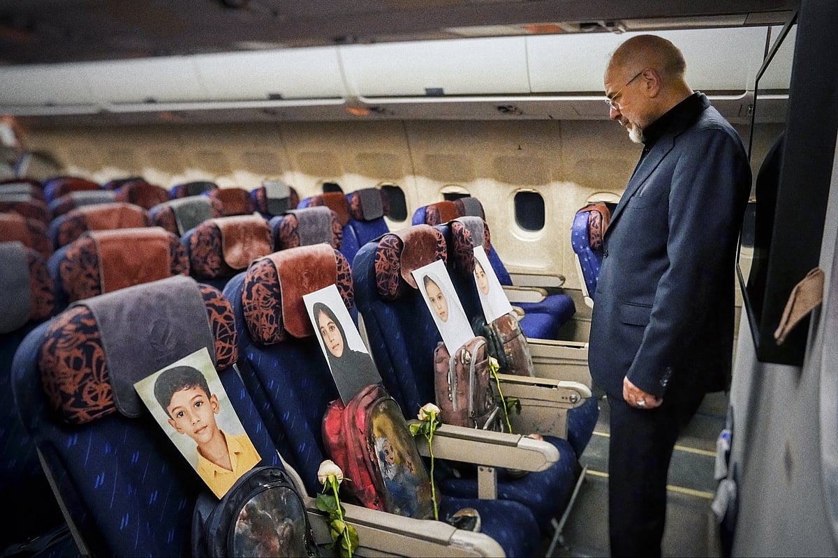 <div class="paragraphs"><p>Iran Travels To Pak-Mediated Talks With Minab School Victims's Belongings</p></div>
