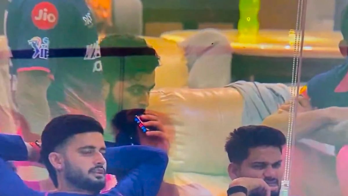 <div class="paragraphs"><p>Riyan Parag, captain of Rajasthan Royals, was seen vaping inside the team’s dressing room during the IPL 2026 match against Punjab Kings in Mullanpur</p></div>