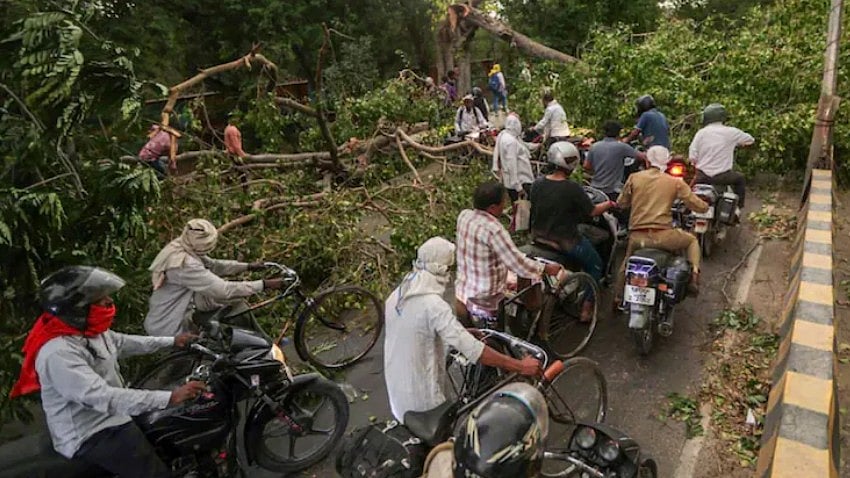 <div class="paragraphs"><p>Unseasonal Storms Leave 111 Dead, Dozens Injured in Uttar Pradesh </p></div>