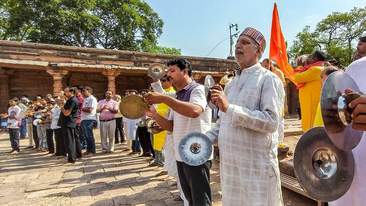 <div class="paragraphs"><p>People offer prayers at the Bhojshala complex in Dhar, following the Madhya Pradesh High Court verdict declaring the site a Hindu temple dedicated to Goddess Vagdevi (Saraswati).</p></div>