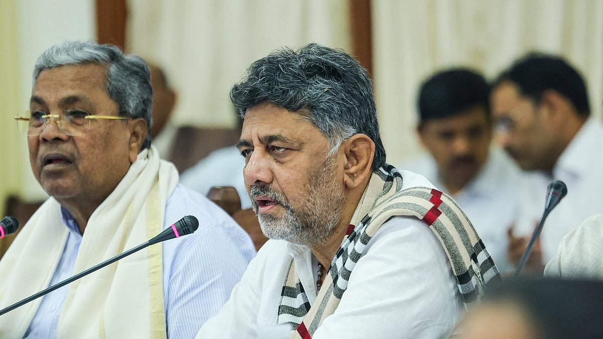 <div class="paragraphs"><p>Karnataka CM Siddaramaiah to step down and hand over to D.K. Shivakumar. </p></div>