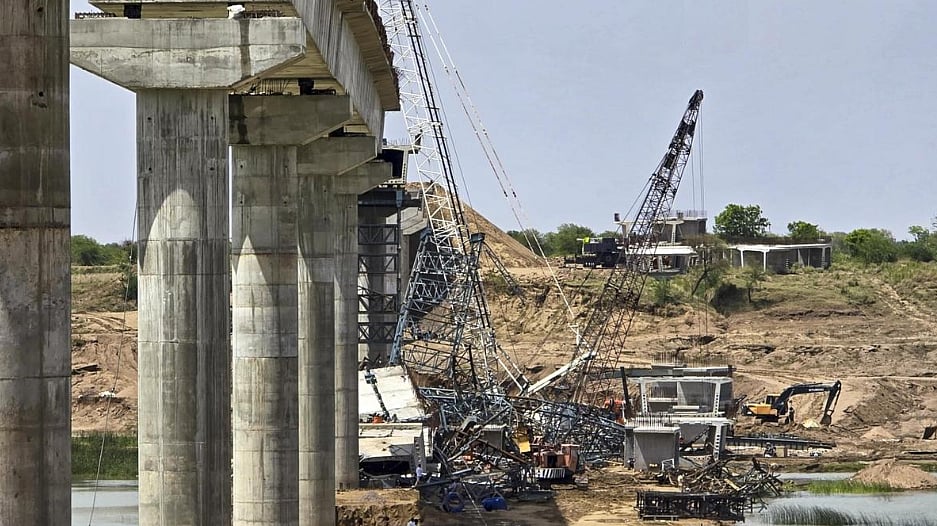 <div class="paragraphs"><p>Hamirpur Bridge Collapse: Six Dead, Case Filed Over Negligence</p></div>