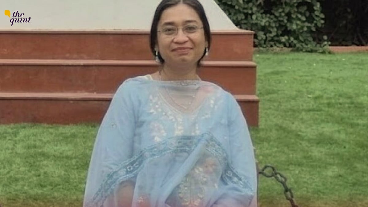 <div class="paragraphs"><p>Delhi University Assistant Professor Found Murdered In East Delhi Flat</p></div>