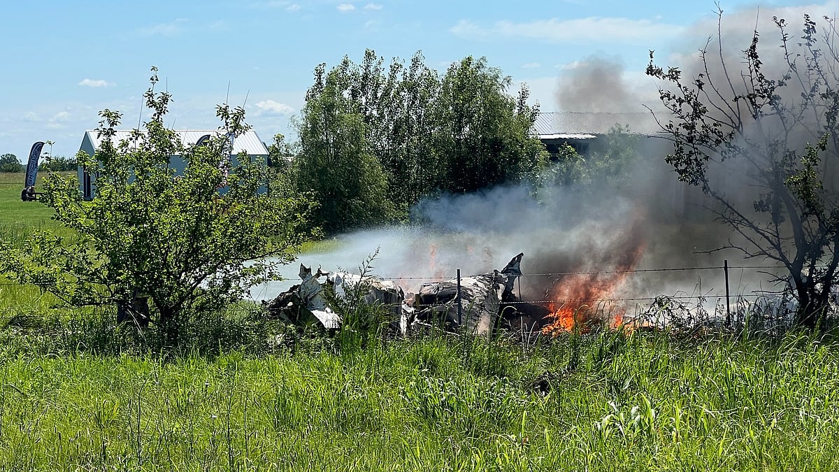<div class="paragraphs"><p>12 Dead as Skydiving Plane Crashes in US' Missouri, Investigation Underway</p></div>