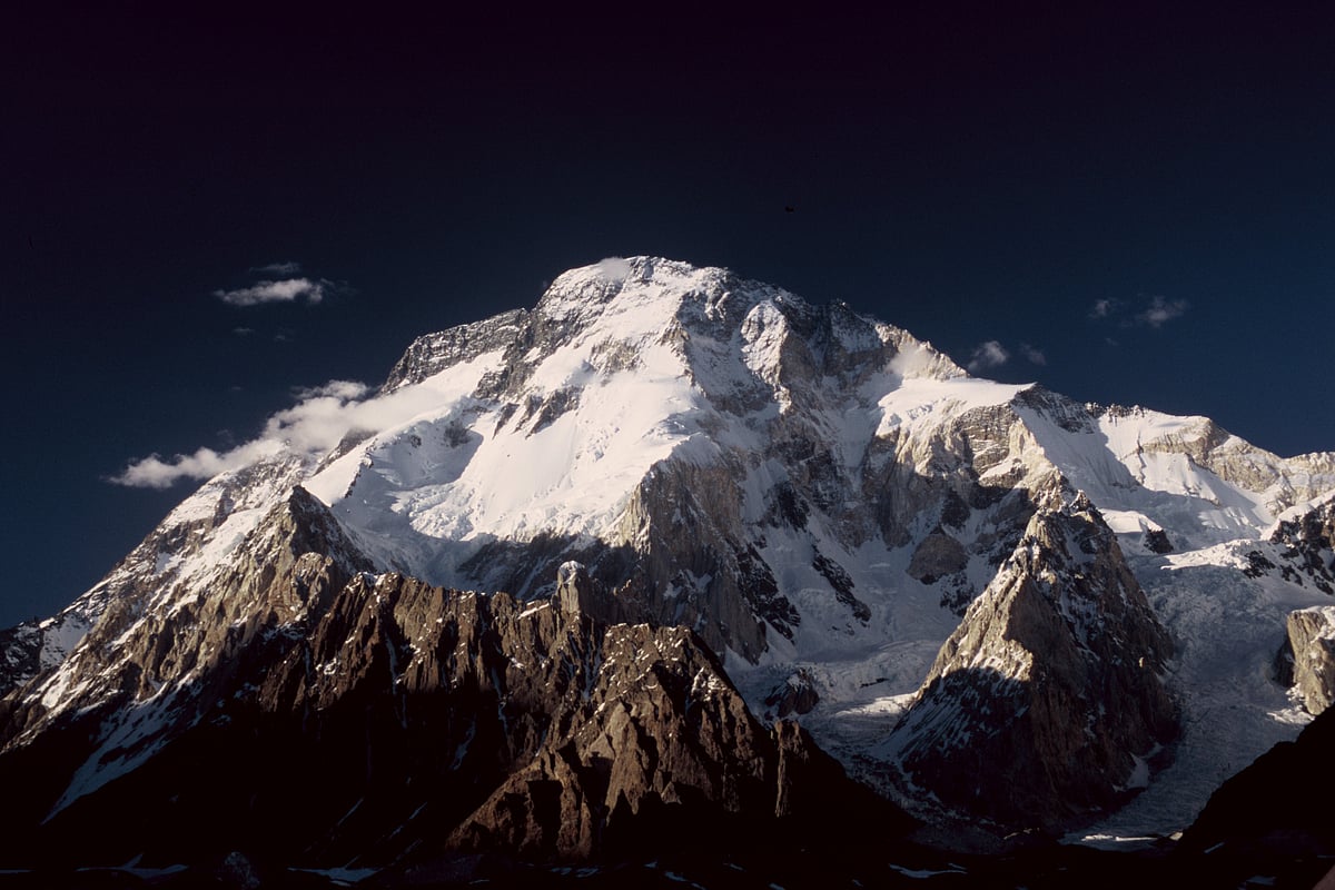 <div class="paragraphs"><p>Broad Peak Avalanche Rescue Paused After Three Bodies Recovered</p></div>