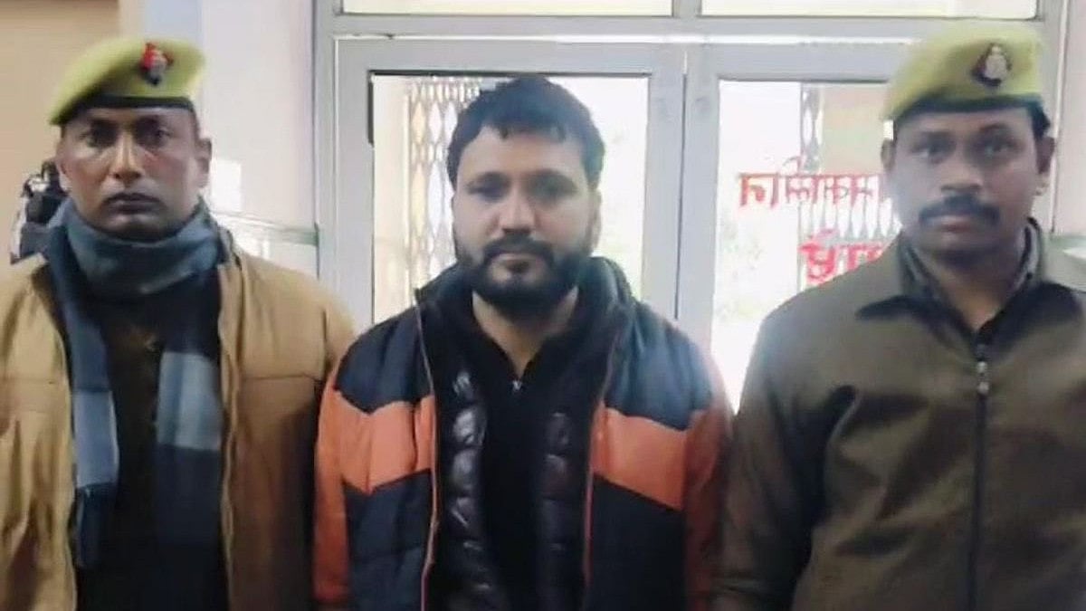 <div class="paragraphs"><p>SC Quashes NSA for Sambhal Violence Accused, Fines UP Government ₹10 Lakh</p></div>