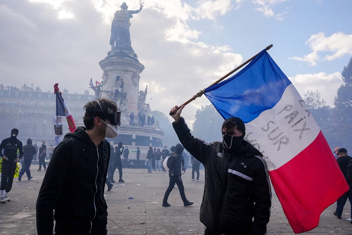 <div class="paragraphs"><p>Protests over rising living costs and declining public services swept France on 17 October, with over 1,000 arrests reported amid clashes and property damage.</p></div>