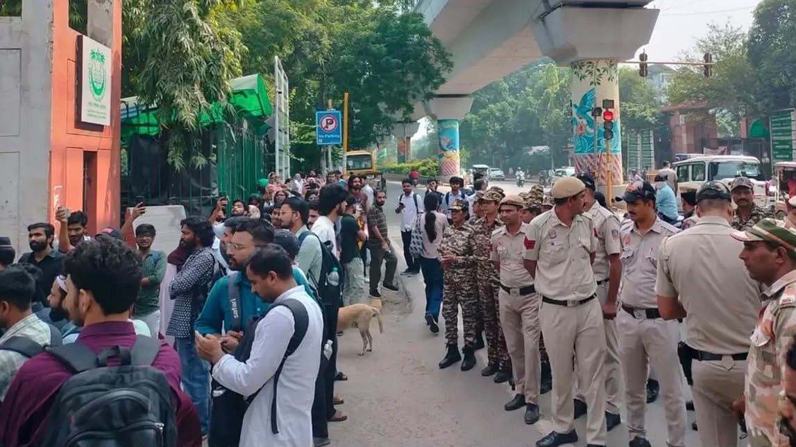 <div class="paragraphs"><p>Jamia Millia Islamia To Hold Student Union Polls, Revokes Suspensions</p></div><div class="paragraphs"></div>