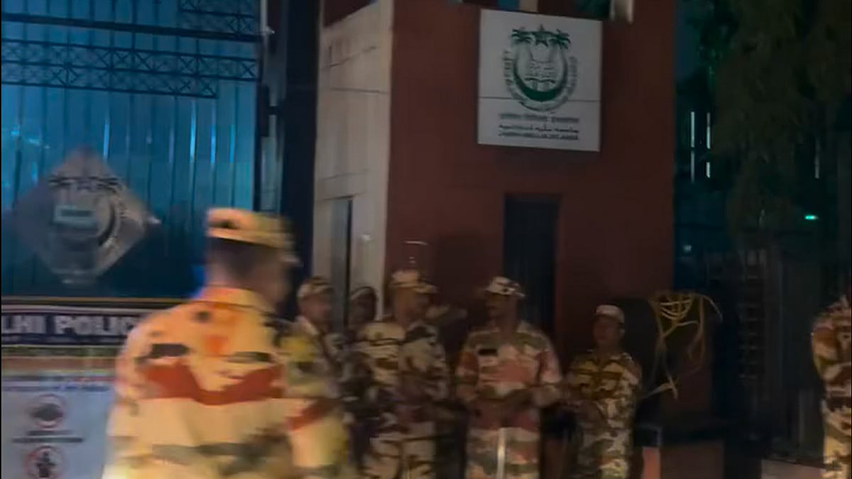 <div class="paragraphs"><p>Jamia Campus Gates Shut, Section 163 Imposed Amid Student Protest</p></div>