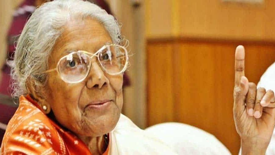 Legendary Singer Sandhya Mukherjee Passes Away at 90
