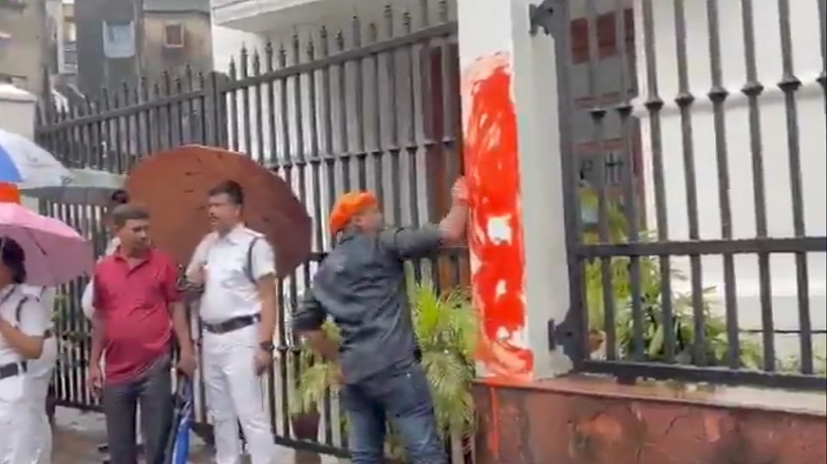 आनंदबाजार पत्रिका के दफ्तर पर भगवा रंग: 'भगवा गुंडागर्दी' की खबर पर सियासत गरमाई