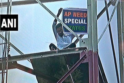 Man climbs cell tower in Delhi, demands Special Status for AP