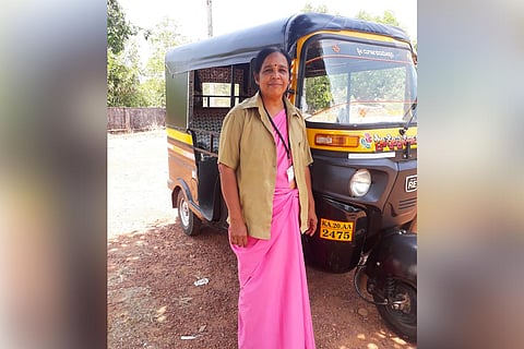 Karnataka ASHA worker ferries pregnant woman in her auto to hospital 20 km away