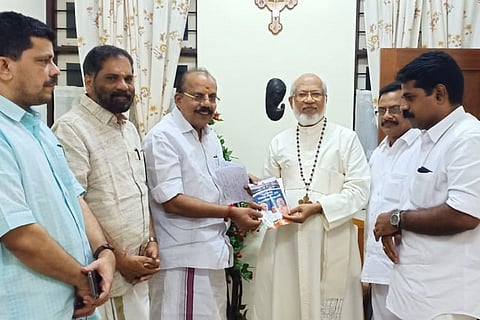 Cardinal Alencherry draws flak for receiving pro-CAA pamphlet from BJP