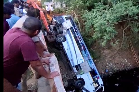 APSRTC bus accident