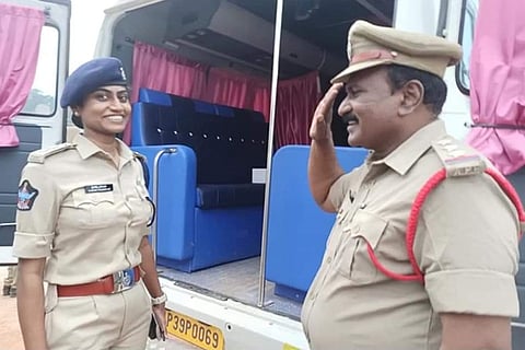 Father salutes daughter on duty
