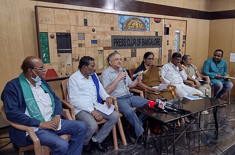 ramachandra guha speaking at press club, bengaluru