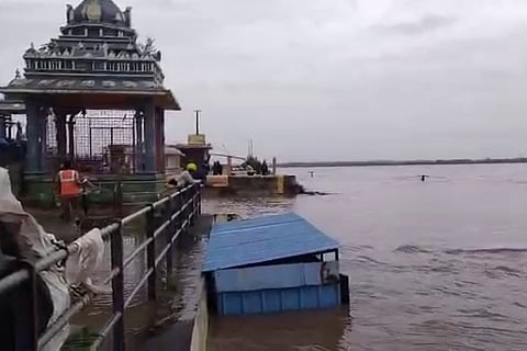 Godavari level rising at Bhadrachalam in Telangana after heavy rains breaching third flood warning level