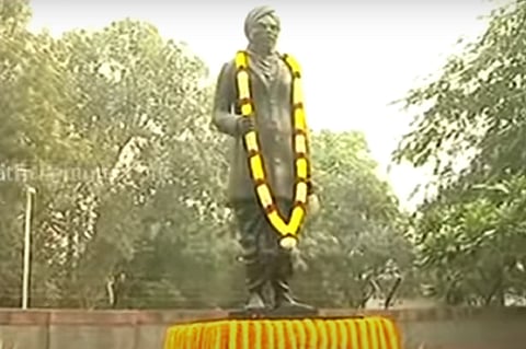 Subramania Bharati's staff missing from statue in Delhi, GK Vasan alerts govt