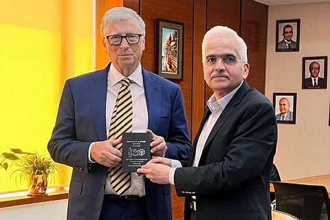 Bill Gates visits RBI office in Mumbai, holds discussions with Shaktikanta Das