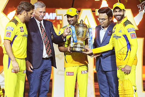 CSK players MS Dhoni, Jadeja and Rayudu recieving the IPL trophy