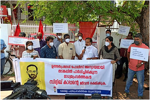 Kerala Opposition Leader Ramesh Chennithala inaugurating KUWJ protest to release journalist Siddique Kappan  