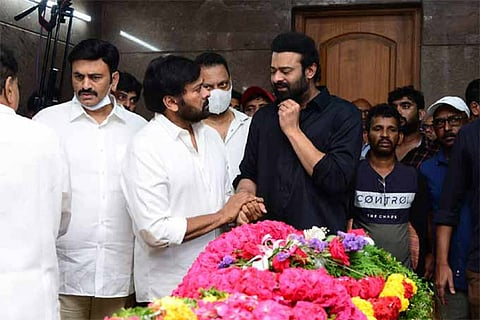 Chiranjeevi, Pawan Kalyan, Mahesh Babu and others pay last respects to Krishnam Raju 