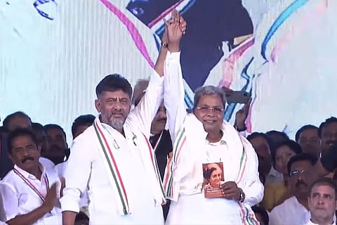 DK Shivakumar and Siddaramaiah raise hand to show unity in Congress