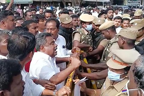 DMK AIADMK members clash in Pudukottai: AIADMK-DMK clash in many areas in TN as indirect polls held for urban local bodies