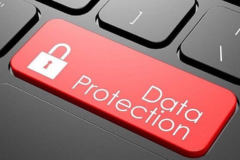 A red color button on a black keyboard saying Data Protection with a lock symbol