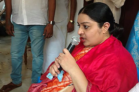 Jayalalithaa's niece Deepa wants to merge her party with AIADMK