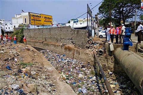 Hyd's municipal body begins desilting drains ahead of rains, but too little too late?