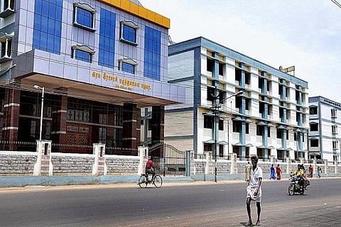 3 patients die at Madurai govt hospital due to power failure? Doctors deny reports