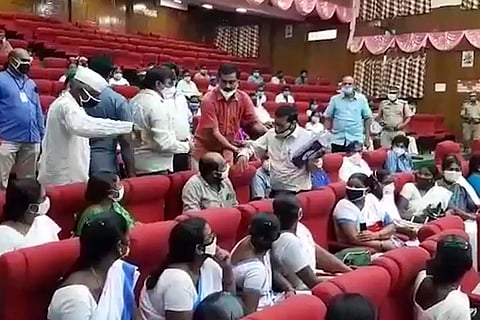 Video: Doctor speaks out on shortage of beds, Guntur Collector orders his arrest