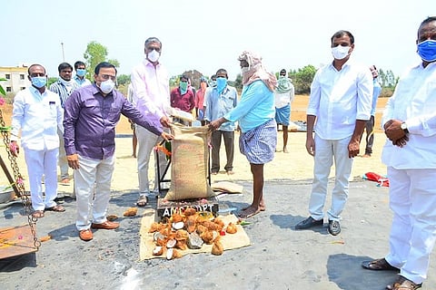 Telangana begins paddy procurement from farmers amid lockdown, sets up 7,700 centres