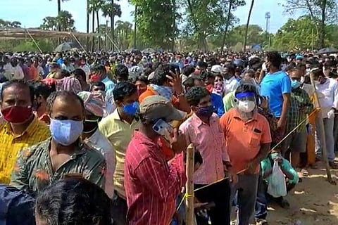 A huge queue of people lined up to avail the herbal medicine
