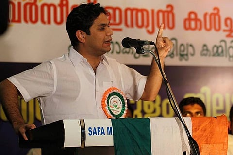 Hibi Eden talking at an event