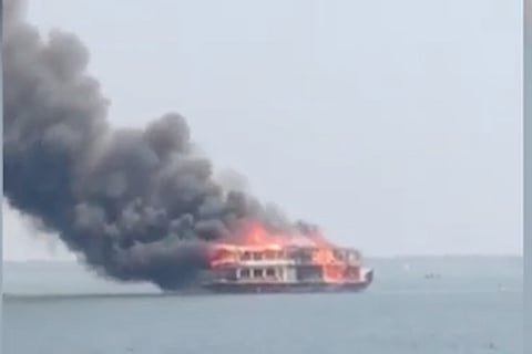 Houseboat catches fire in Kerala's Alappuzha, all 16 on board escape