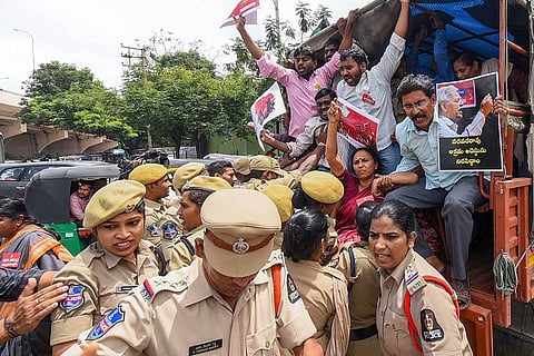 House arrest for Telugu poet Varavara Rao and 2 others, Pune court orders