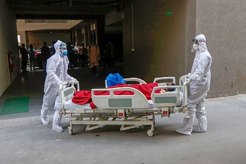 An ICU COVID19 patient being admitted in hospital