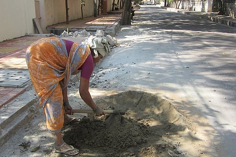 Hit by cash crunch, Hyderabad’s daily wage labourers migrating back to villages