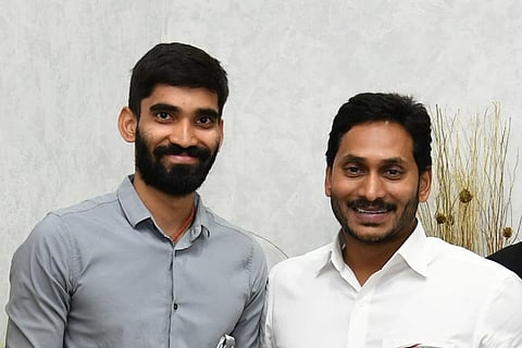 Andhra CM Jagan meets Kidambi Srikanth, grants land for badminton academy in Tirupati