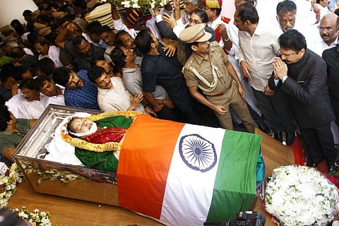 Live Blog: Jayalalithaa's final journey - Rajaji Hall to Marina
