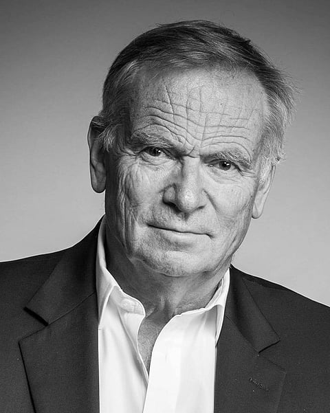 Jeffery archer calls bollywood a "bunch of theives" 