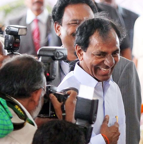 KCR plans to meet Modi to discuss power sharing issue; threatens to take AP to Supreme Court