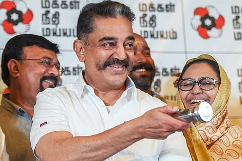 Kamal Haasan flashing battery torch 