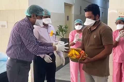 4 patients given heartwarming send off after recovering from COVID-19 in Karnataka
