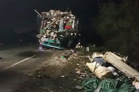 Bus badly damaged in accident in Karnataka near Hubballi, nine people were killed in the accident 